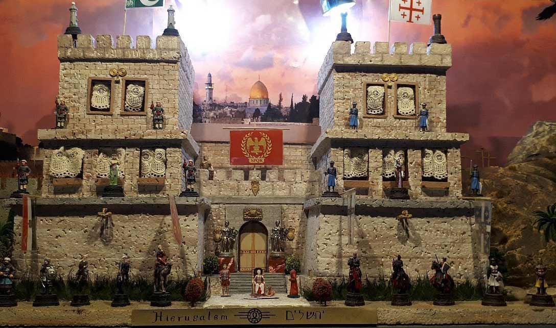 Yota Royal Gallery miniature military diorama display